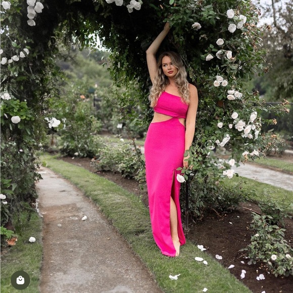 REVOLVE Rachel Maxi Dress in Pink
superdown - Picture 5 of 5